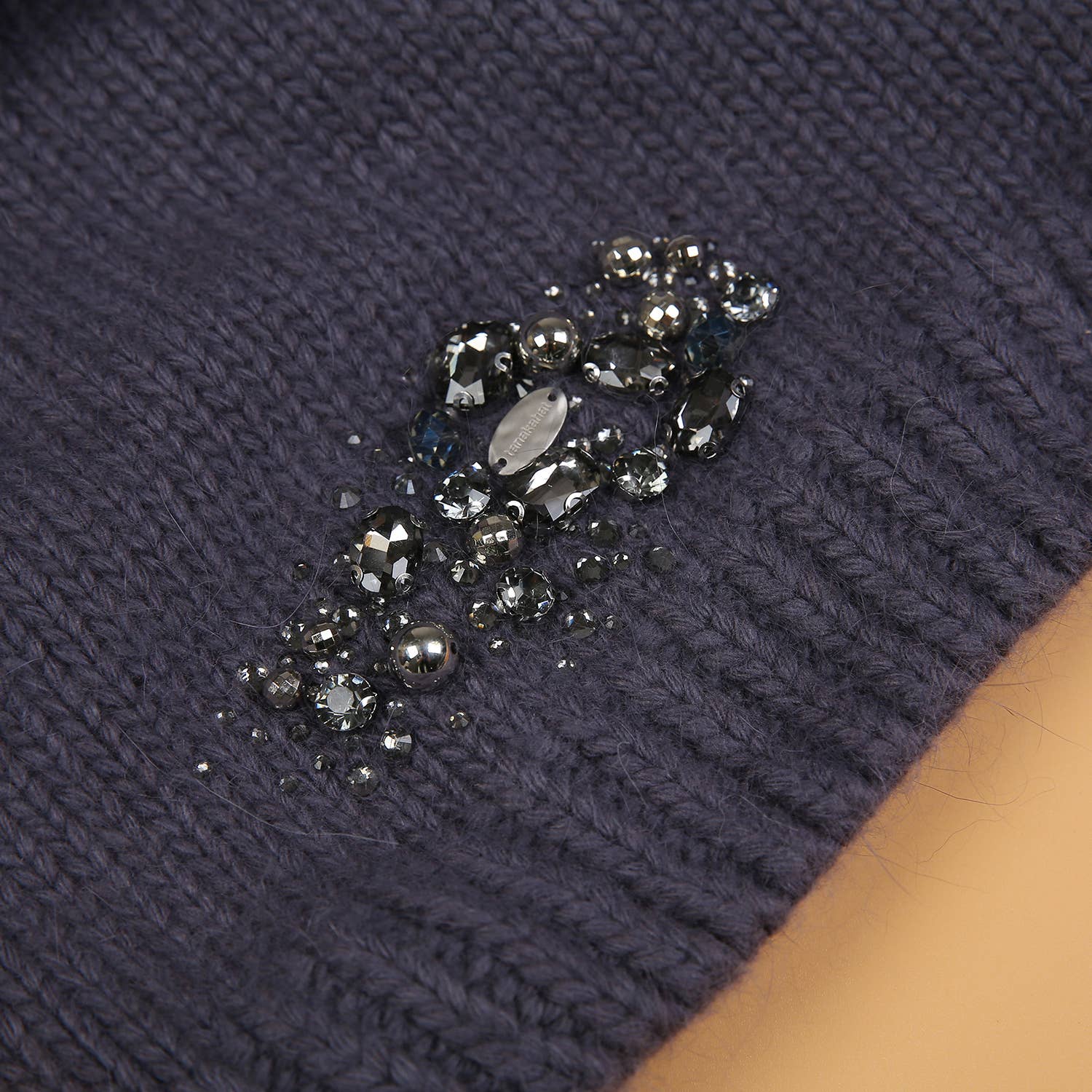 PEACH ACCESSORIES - Vendita all'ingrosso Berretto - Donna - Cappello con Pompon Fiori di Cristallo SD11610