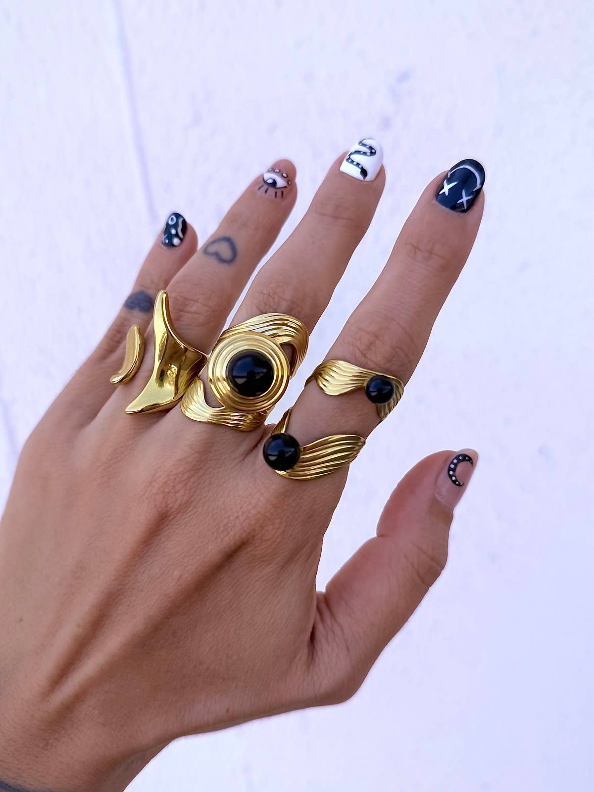 Funk Da Queen - Wholesale Cocktail/statement ring - Flow Ring – Statement gold-tone ring with organic design1