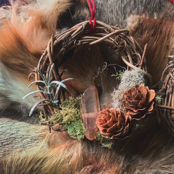 Leafy Ann Art - Vente Objets de décoration - Ornement en forme de couronne de cristal en mousse2