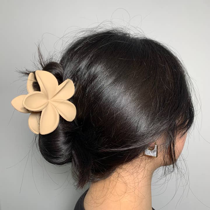 BYREN | ÉLINE L'ATELIER - Wholesale Hair Clip - Women's - YH03 flower shaped hair clip7