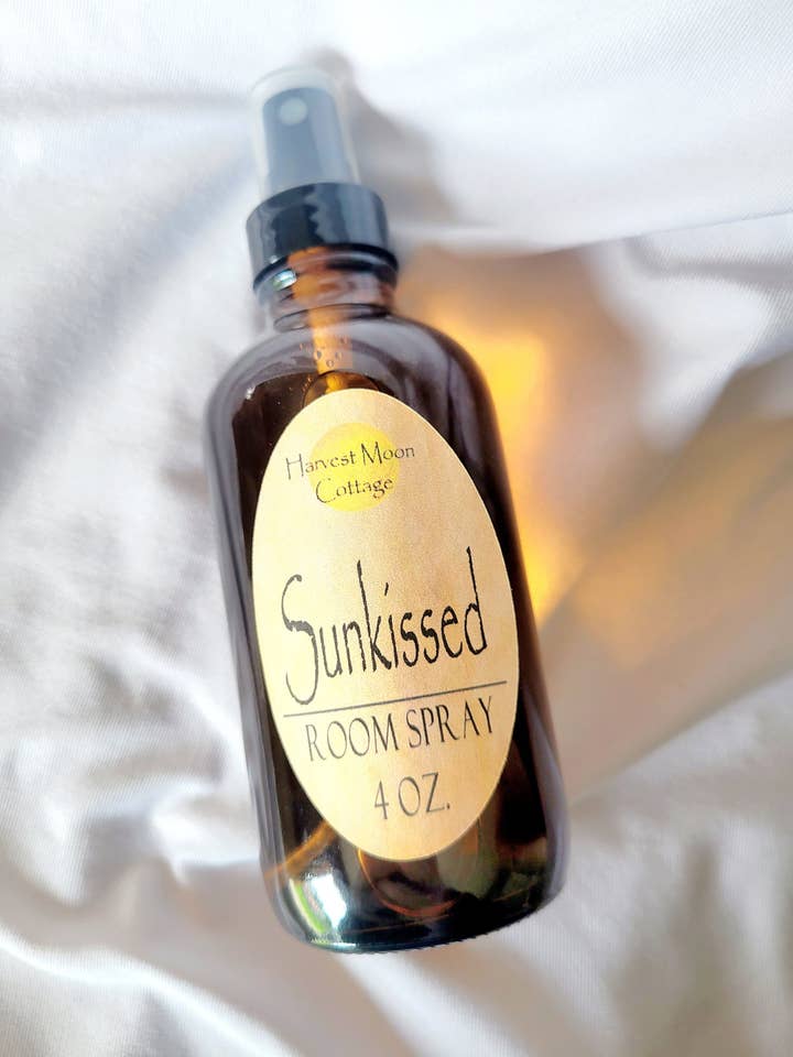 Spray d'ambiance Sunkissed pour la vente par Harvest Moon Cottage Bath and Body