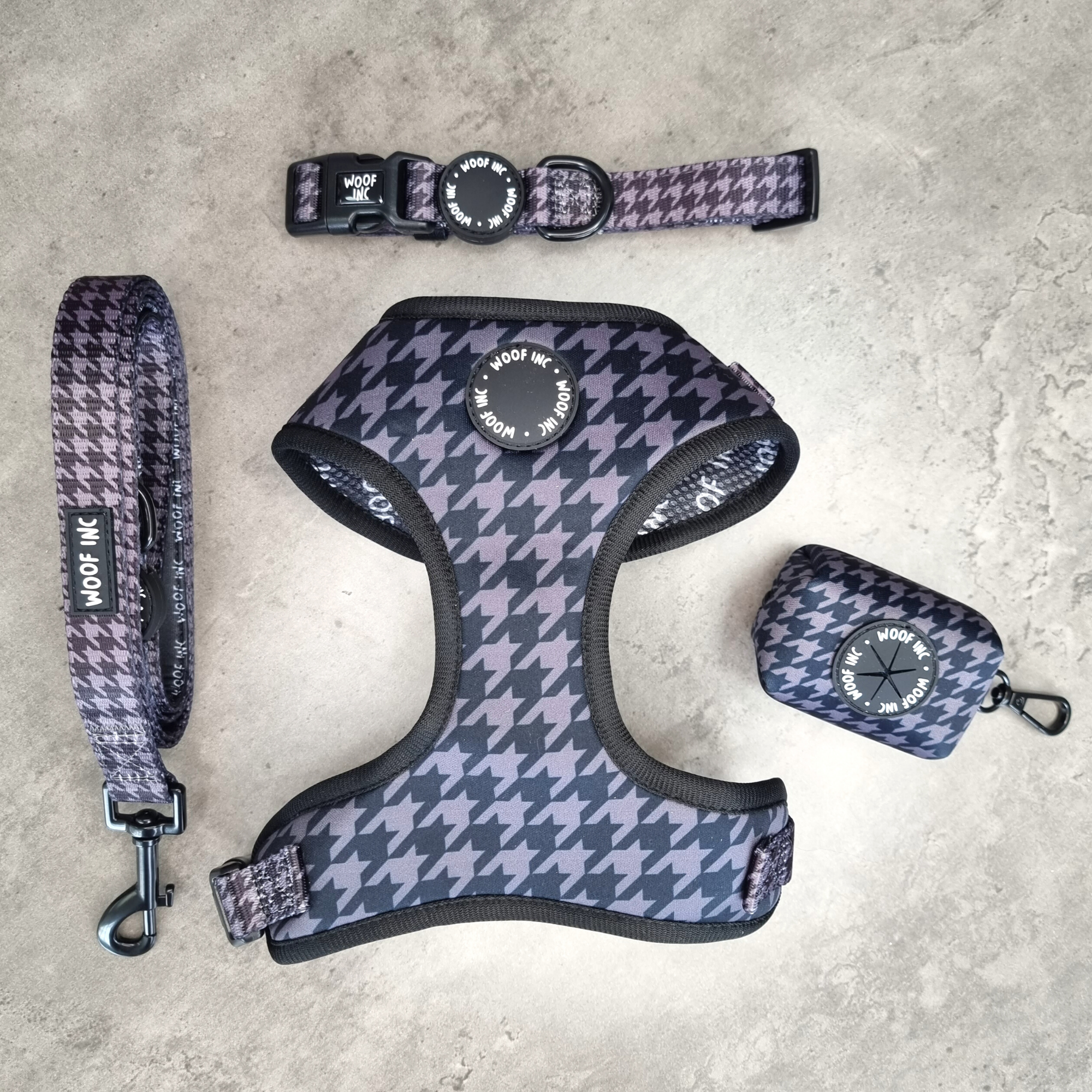 WOOF INC – Großhandel Haustiergeschirr – Hund – Verstellbares Hundegeschirr mit schwarzem Hahnentrittmuster5