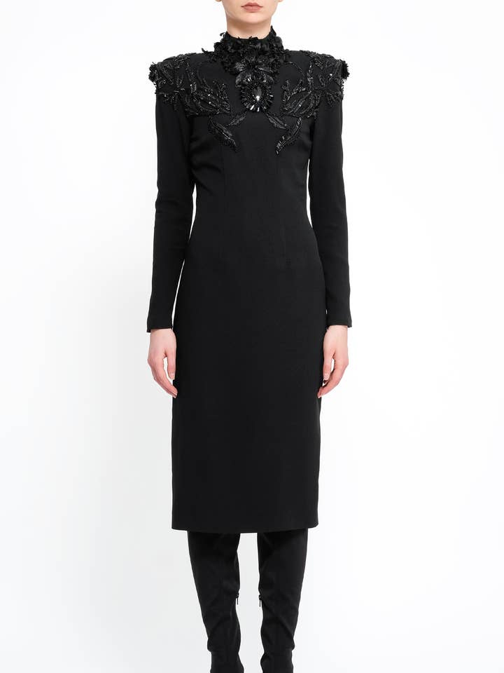 Abito midi nero decorato per la vendita all'ingrosso da parte di ANTONIA NAE LONDON
