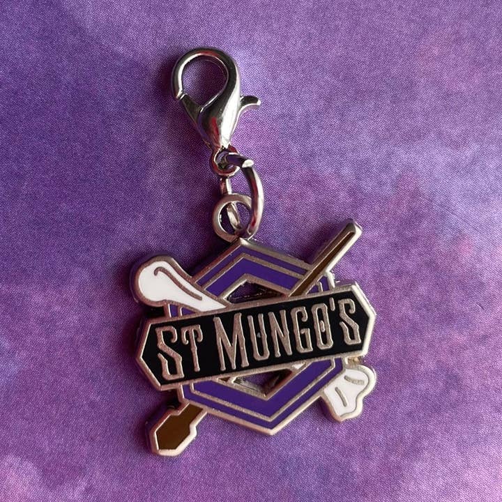 Breloque St. M's Healer pour la vente par Magical Born Sisters