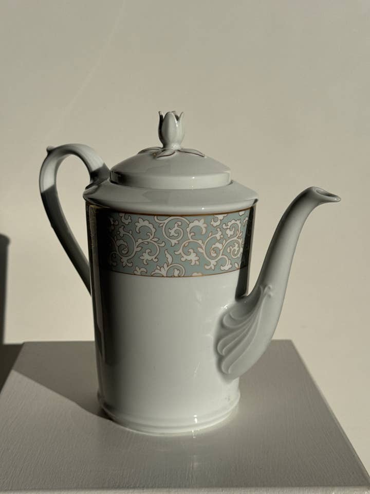 Bavarian Germany porcelain teapot with blue frieze for wholesale by Office Objets