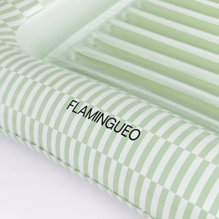 Flamingueo – wholesale Beach accessories – Tanning pool with green cup holder1