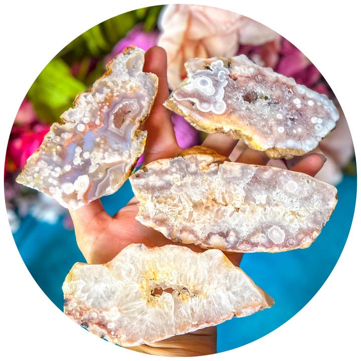 Lyserøde blomsteragat skiver, polerede blomsteragat plader, lyserød kirsebærblomst agat for engroshandel hos Mandala Gems