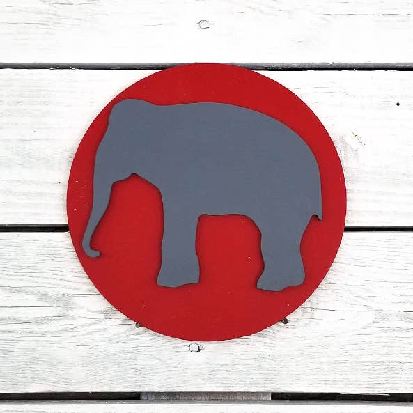 Médaillon d'éléphant pour la vente par Greens Mill