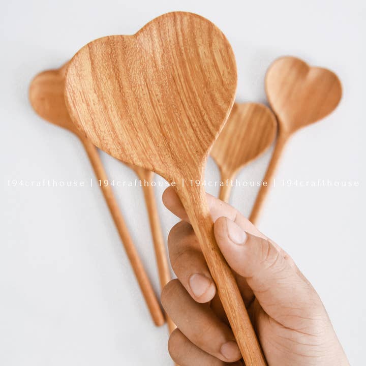 194 Craft House - Wholesale Kitchen Spoon - Large Wooden Heart Shaped Spoons - Home Decor & Gifts