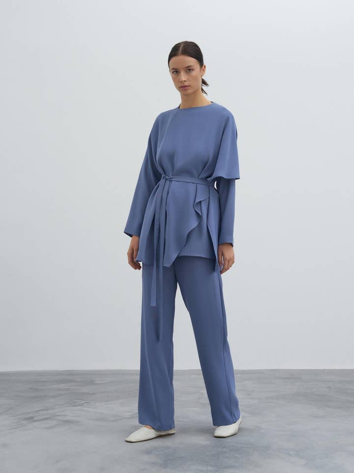 Abito blu Davos per la vendita all'ingrosso da parte di SAARADE