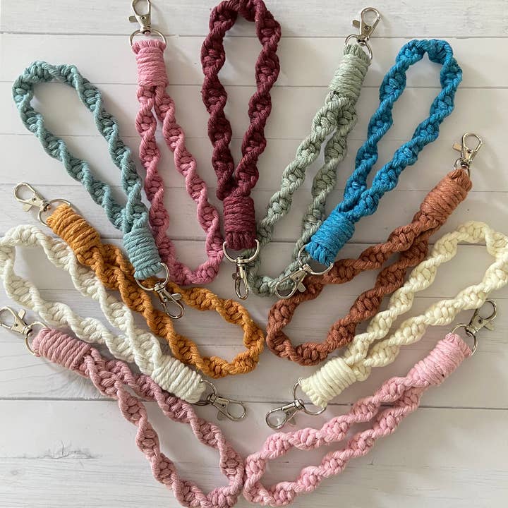 Porte-clés torsadés Boho Macramé pour la vente par Chickadee Creations