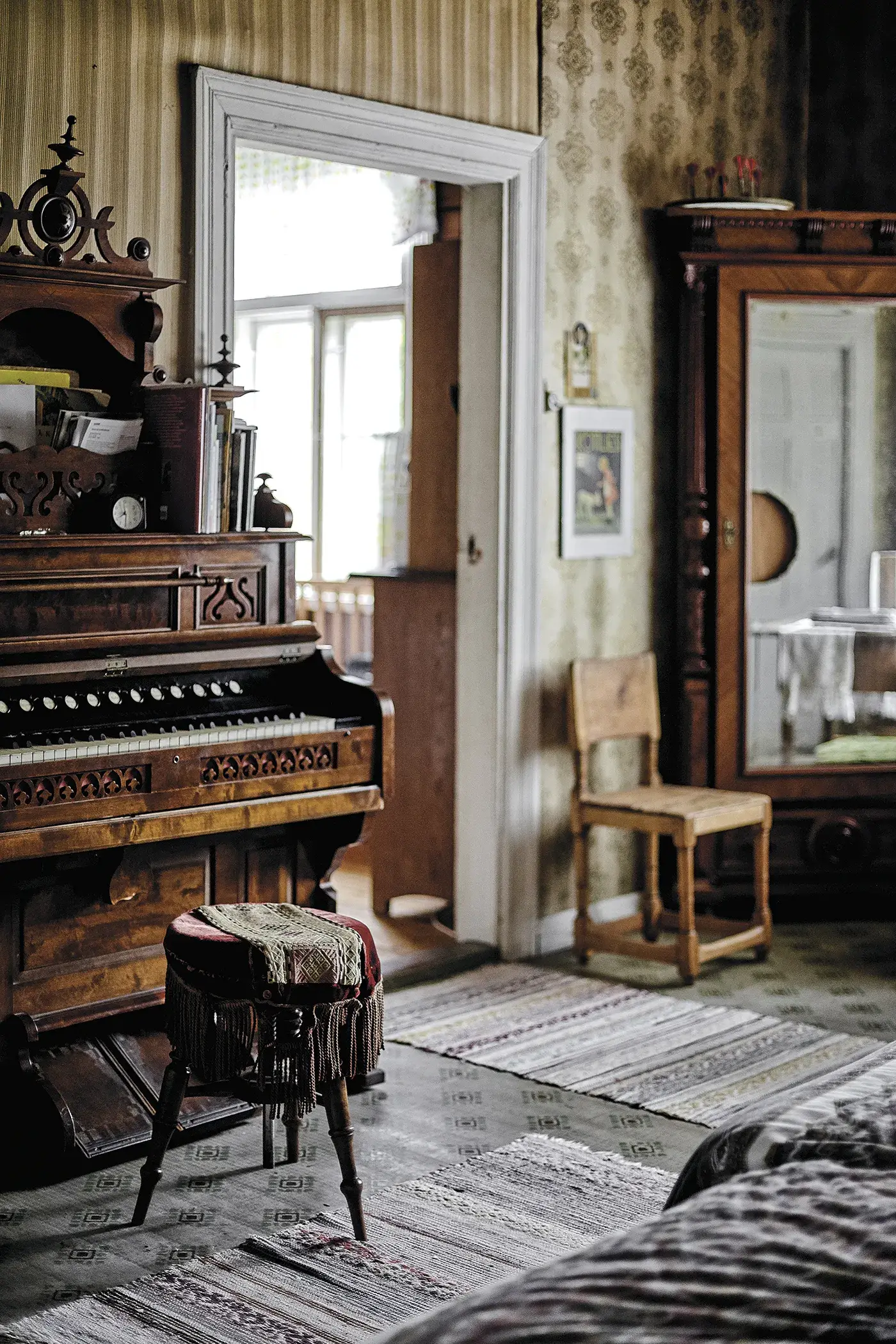 Cozy Publishing - Wholesale Home & Garden Book - Happy Homes - Hideaways8