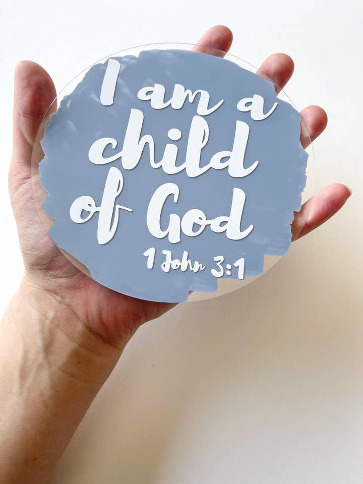 Soy un hijo de Dios | Disco acrílico con versículo bíblico | Atrezo para fotos para venta al por mayor de BlushBabyDesignCo