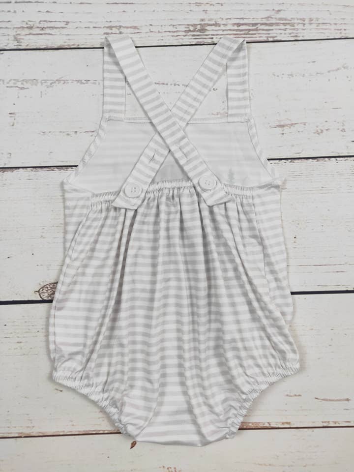 sassy kids palace – Großhandel Body (ohne Füße) – Baby – Bedruckte Seifenblase mit Aufdruck „Baby Dog Raised In The Backwoods“1