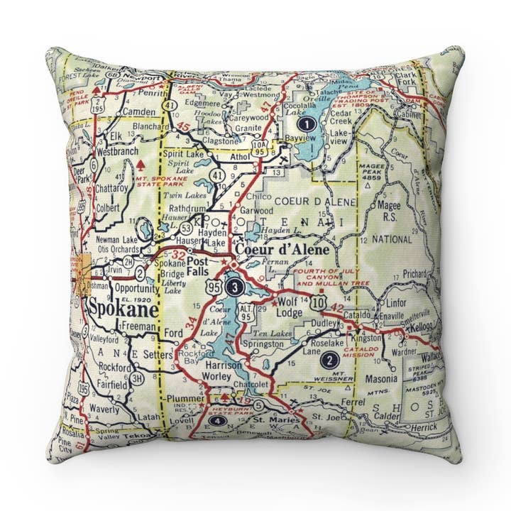 Coussin décoratif carte de Coeur d'Alene Idaho pour la vente par Daisy Mae Designs