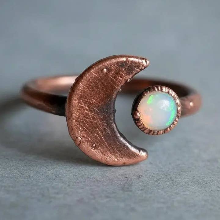 Lune de Cuivre & Bague en Opale – Lot de 2 (Tailles Assorties) pour la vente par Blackbird & Sage Jewelry
