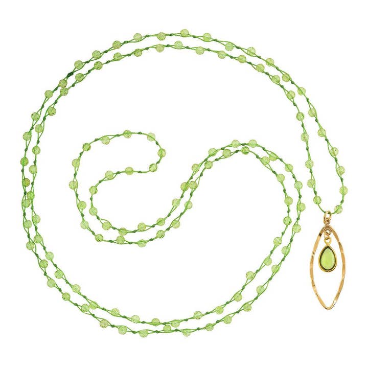 Pietra portafortuna di agosto: delicata collana sfaccettata da donna in peridoto da 36 pollici con ciondolo marquise riempito in oro per la vendita all'ingrosso da parte di Mala and Mantra