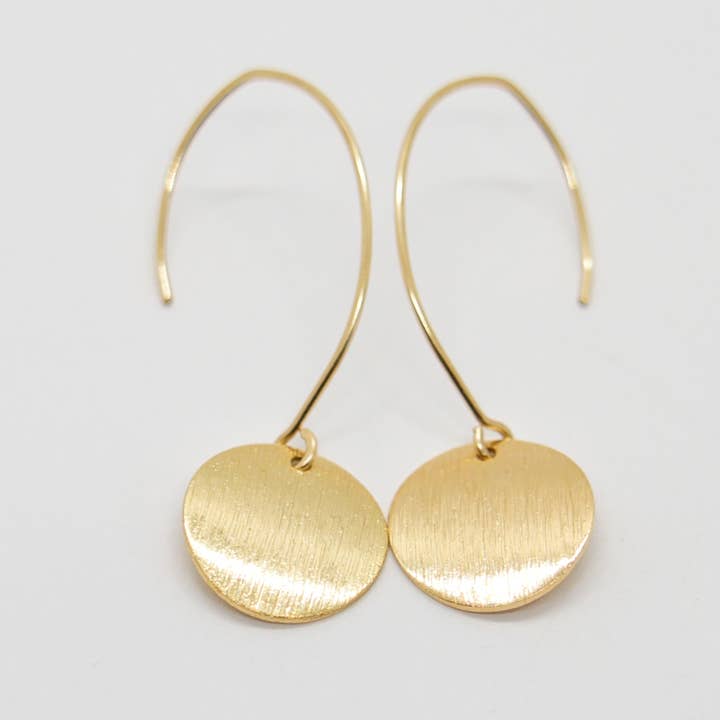 Sista Jewelry – wholesale Hängande örhängen – Långa guldörhängen med texturerat tallrik