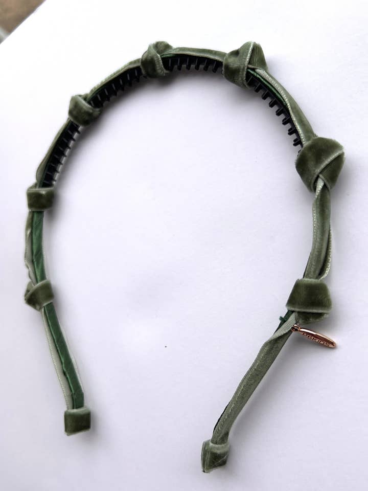 Rosebud Stirnband - Waldgrüner Moos-Samt für den Großhandel von Project 6 NY Kids