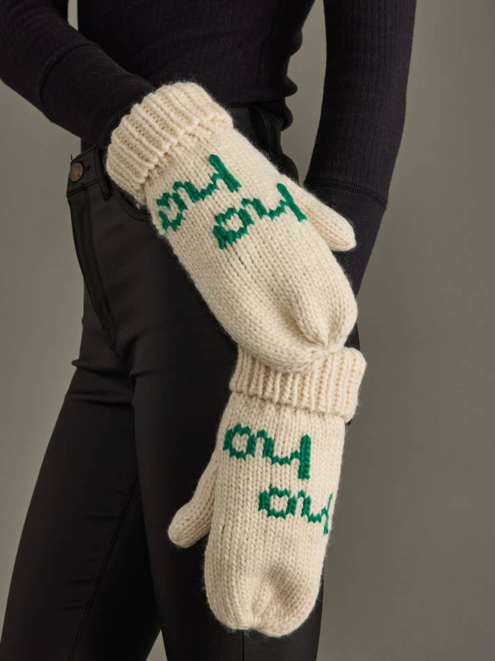 Beige & grønne Ho Ho Ho vanter for engroshandel hos Panache Apparel Co.