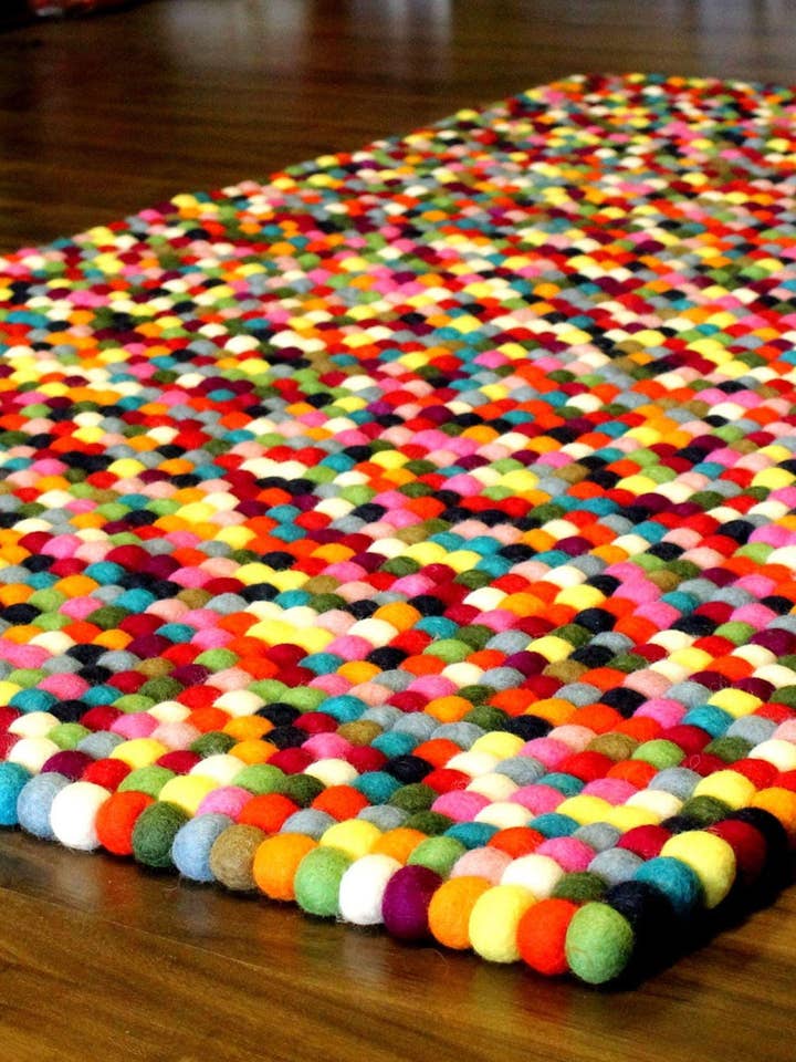 Handgefertigter mehrfarbiger rechteckiger Wollfilzteppich für den Großhandel von Woollyfelt