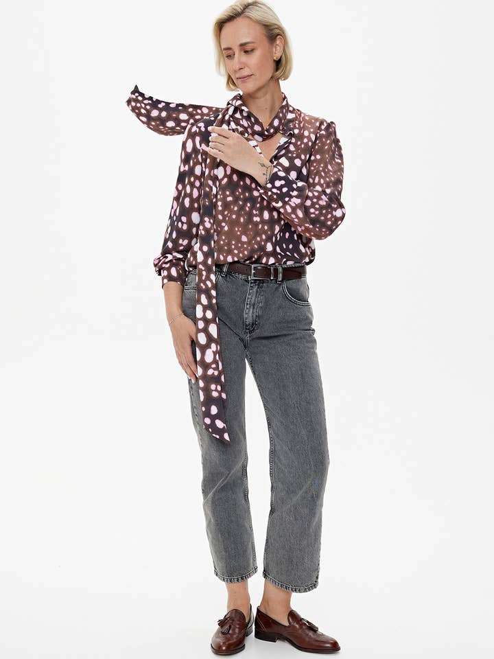 CAPSULE by Agnė Gilytė - Wholesale Blouse – Women’s - Blouse 'LYON' | chocolate & raspberry print statement to8