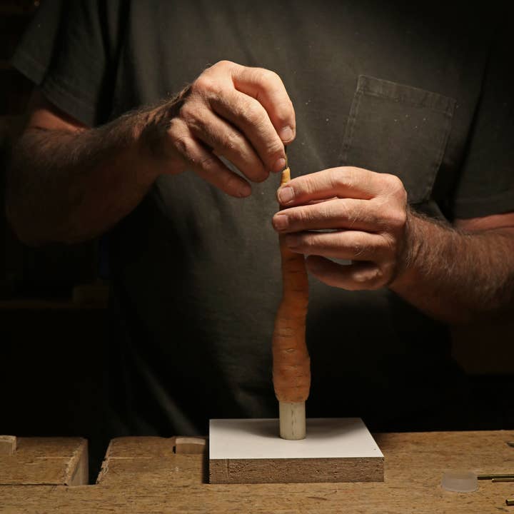 Artifaqt – Großhandel Konische Kerze/Kerzenhalter – Karottenförmige Bienenwachskerzen, Paar2