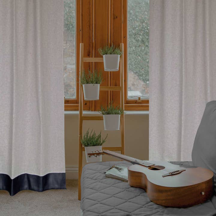 Tende in lana grigia, tende con lacci e rifiniture in pelle per la vendita all'ingrosso da parte di Amore Beauté