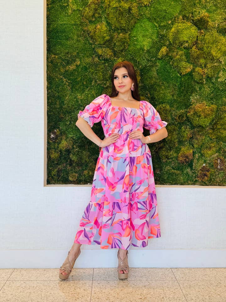 Rosafarbenes Kleid mit Blumendruck Adriana für den Großhandel von Bella Blu Designs