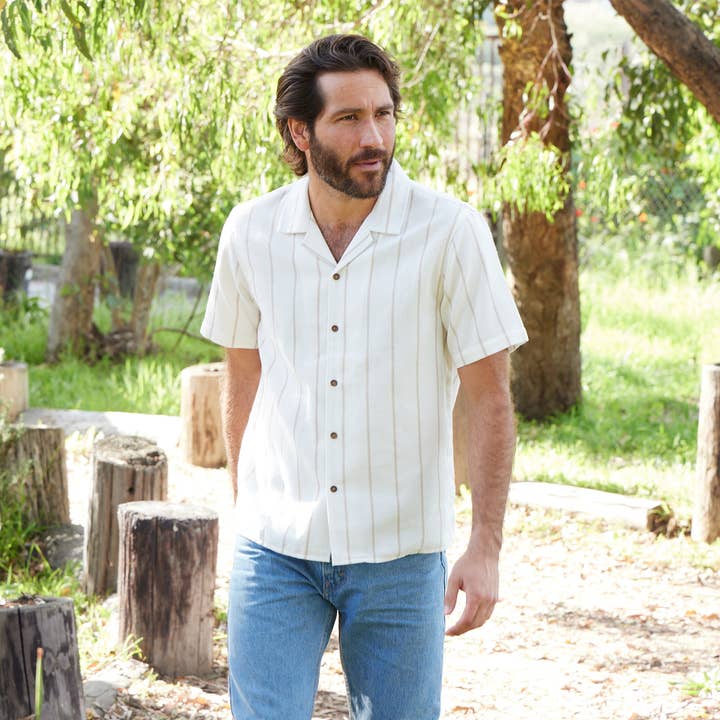 Camisa de Manga Curta com Risca Vertical Texturada Myles - Creme por atacado de PX