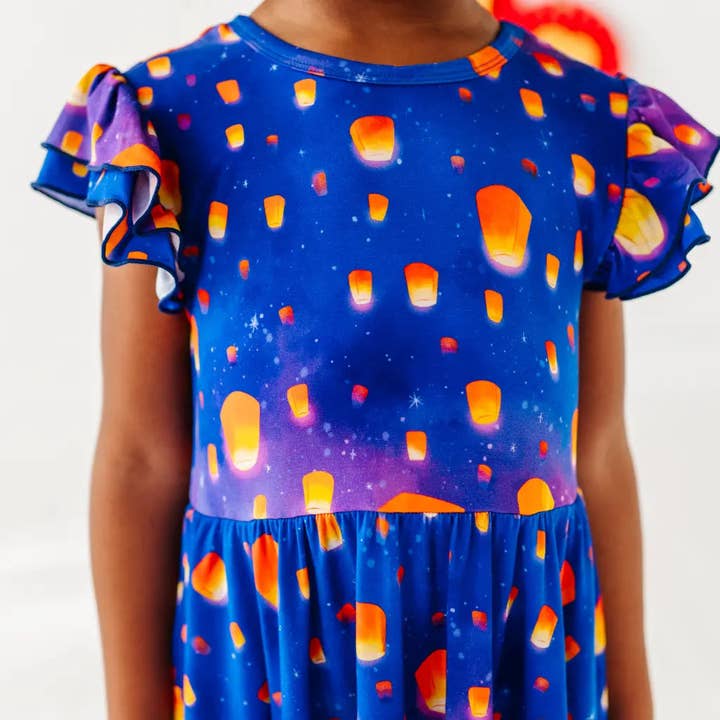 Sky Lanterns Flutter Twirl Kjole for engroshandel hos Dreambly Me