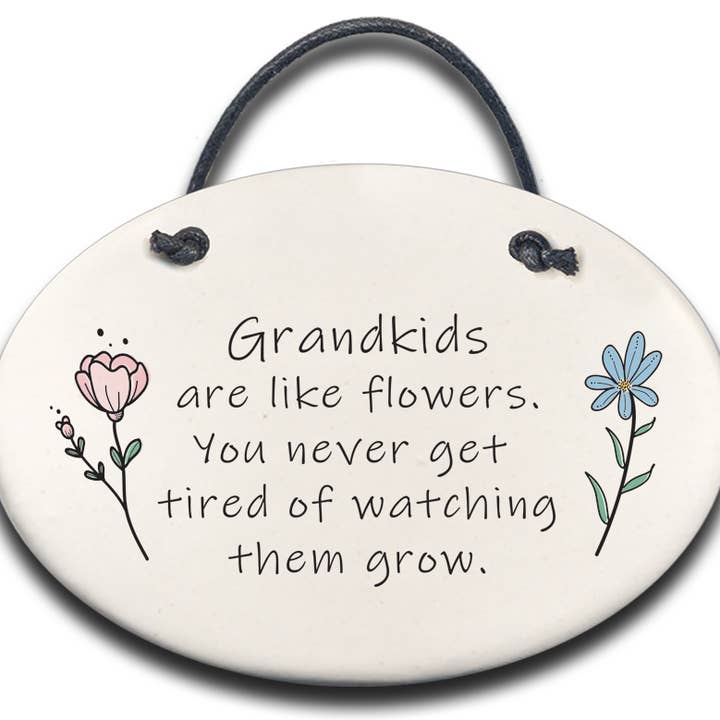 Plaque Med 4 x 5,5 « Les petits-enfants sont comme... » pour la vente par August Ceramics