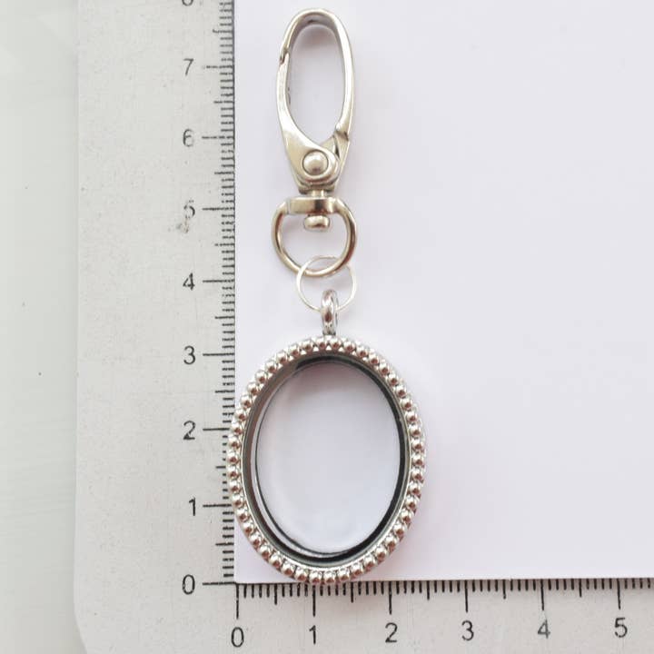 Amaya Rose Ltd. - Vente Porte-clés – femme - Porte-clés médaillon flottant ovale en argent. Bijoux à breloques2