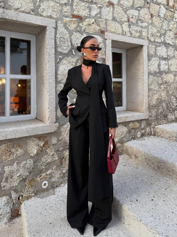 Elegant byxdräkt i tyg - byxor och kavaj med sjal för wholesale av Design company-Fatma Balkir