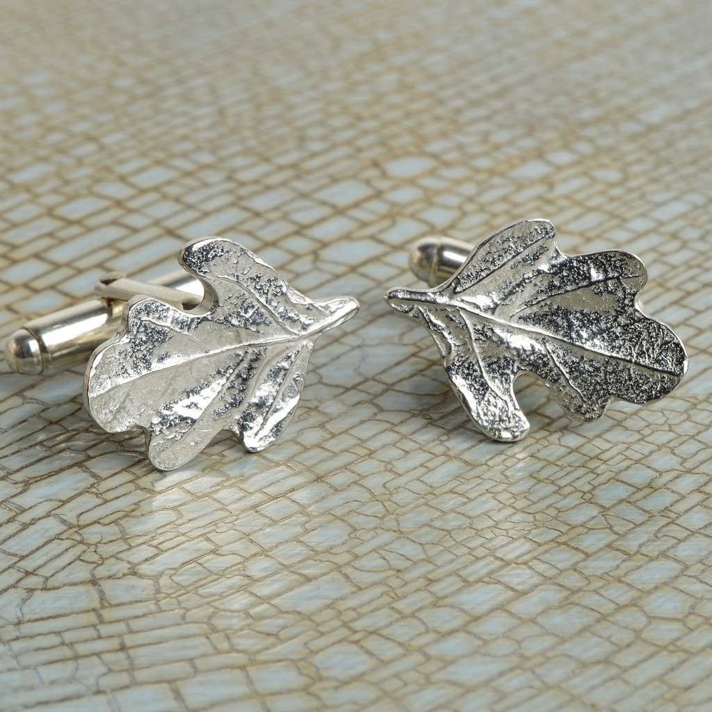 Glover & Smith - Vendita all'ingrosso Gemelli - Gemelli con foglie di quercia in peltro inglese, regalo elegante per lui2