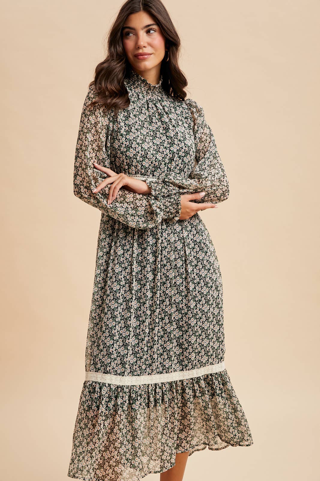 In Loom - Vente Robe – femme - ROBE MIDI À COL MONTANT SMOCKÉE AVEC FLEURS ET DENTELLE7