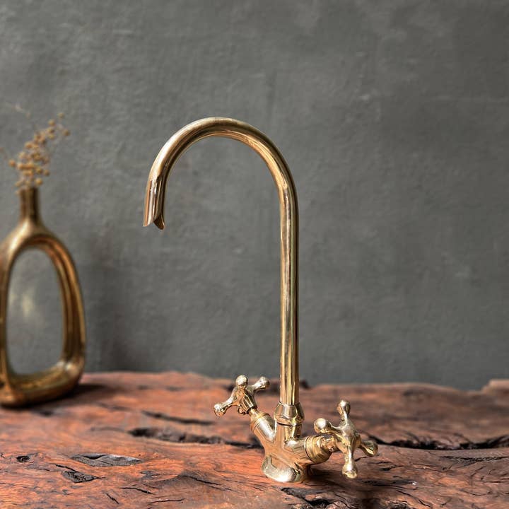 SaharaKesh - Vente Panneaux de salle de bain - Robinet col de cygne de salle de bain en laiton massif non laqué