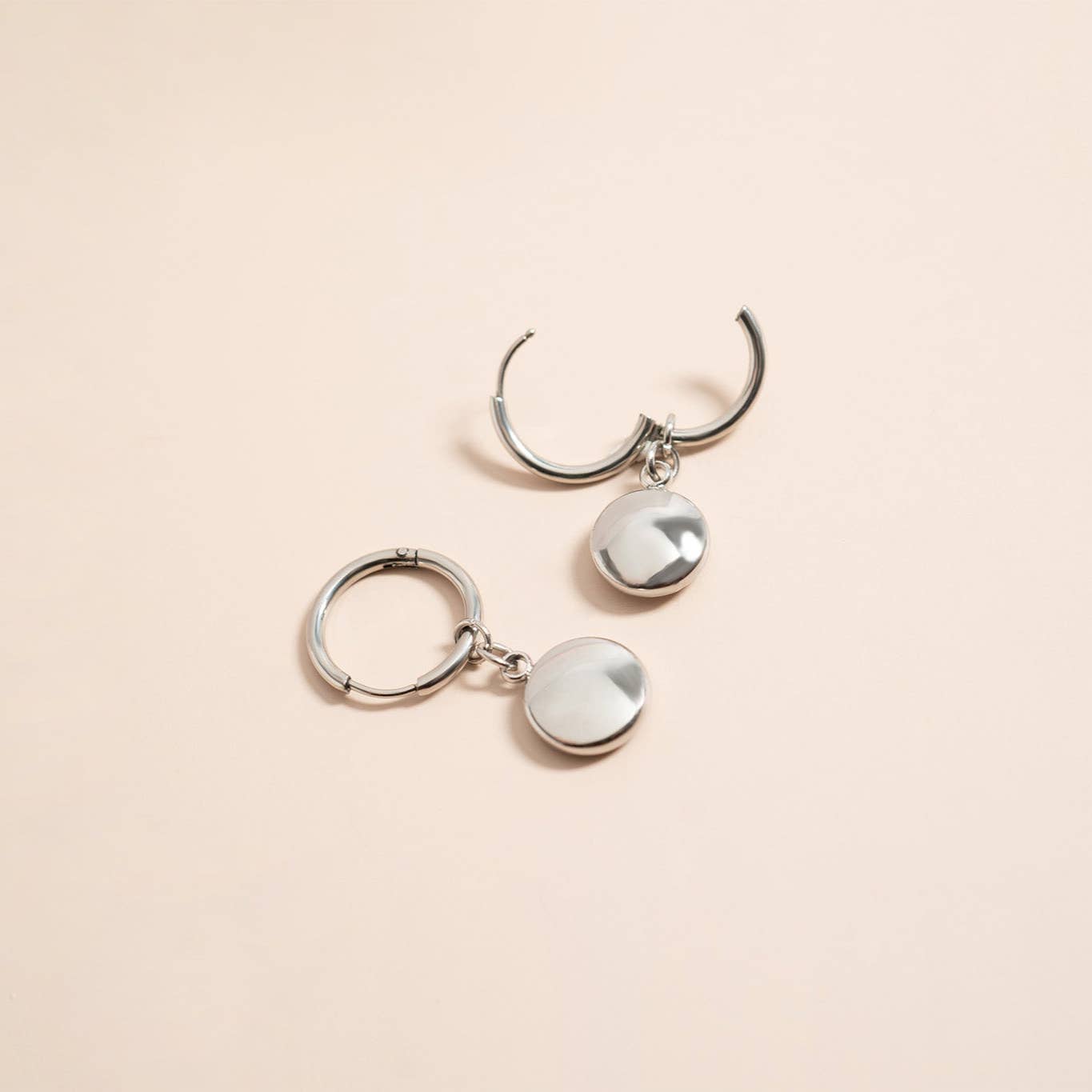 WJW - Vendita all'ingrosso Orecchini a cerchietto - Orecchini a cerchio con ciondolo a moneta in acciaio inossidabile con PVD oro 18K11