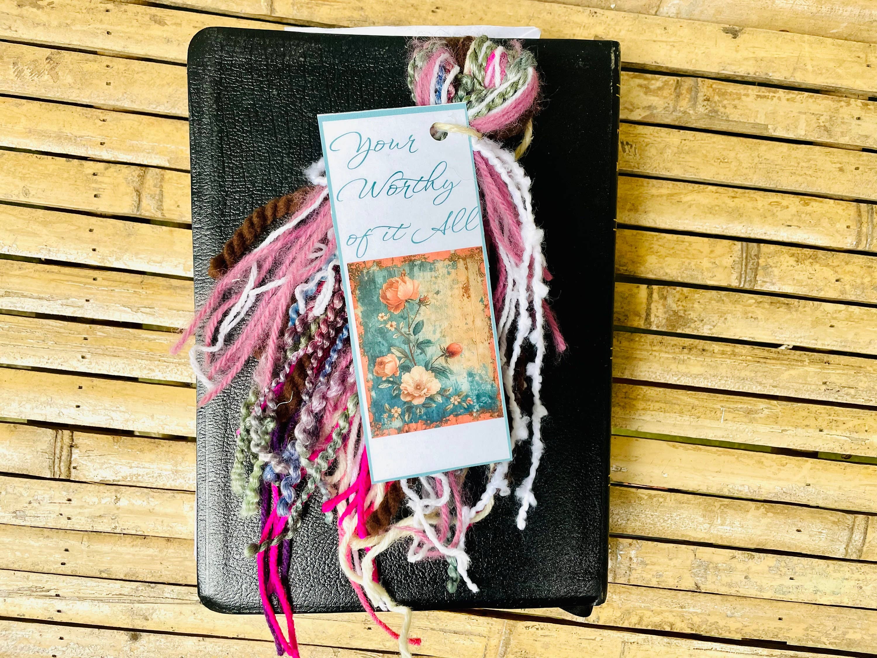 LuvinbyJessica.etsy.com - Vendita all'ingrosso Segnalibro - Segnalibri con nappine personalizzati di Gesù Regalo fatto a mano2