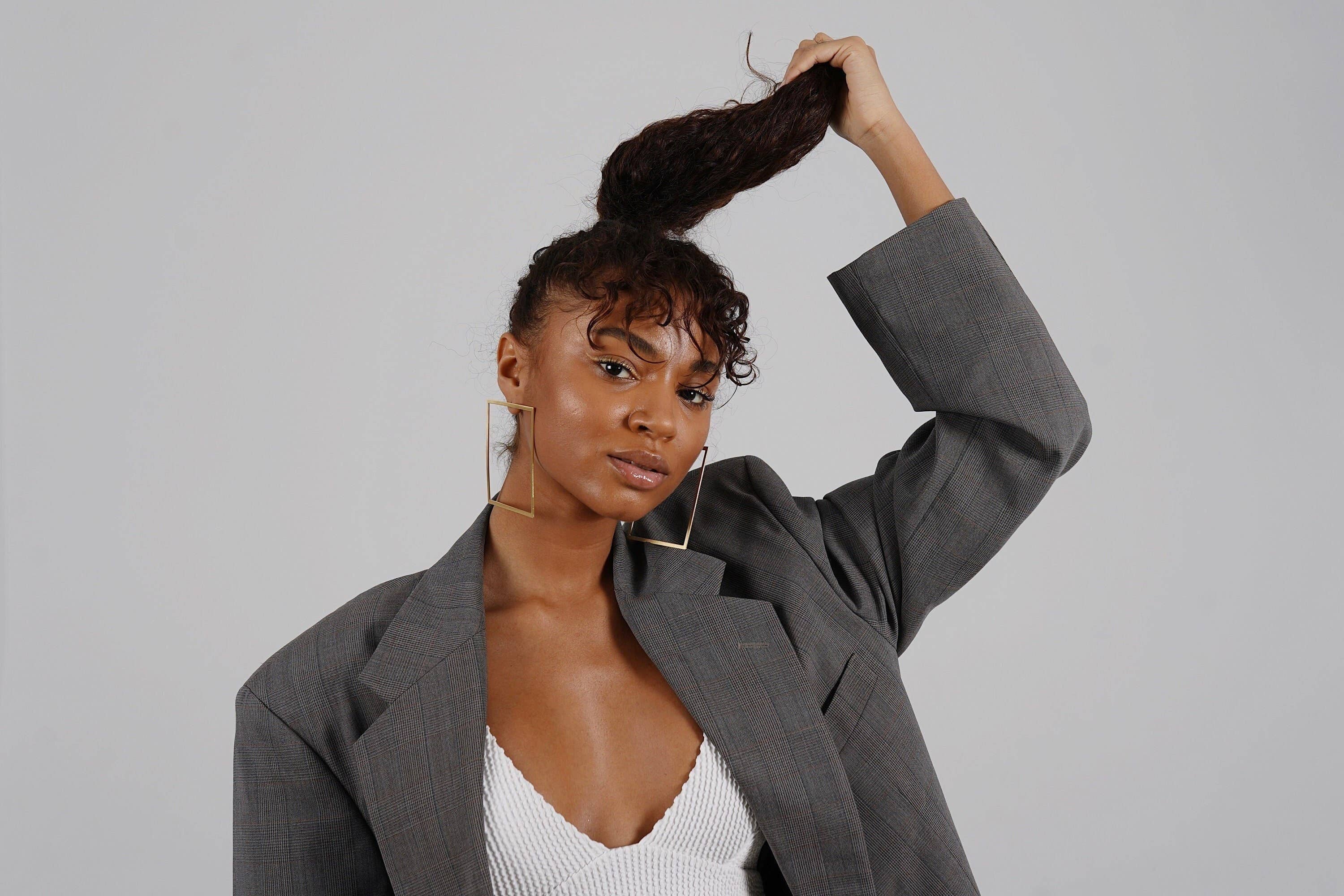 Laka Luka – Engroshandel Hoops – Oversized guldbelagte geometriske firkantede hoops1