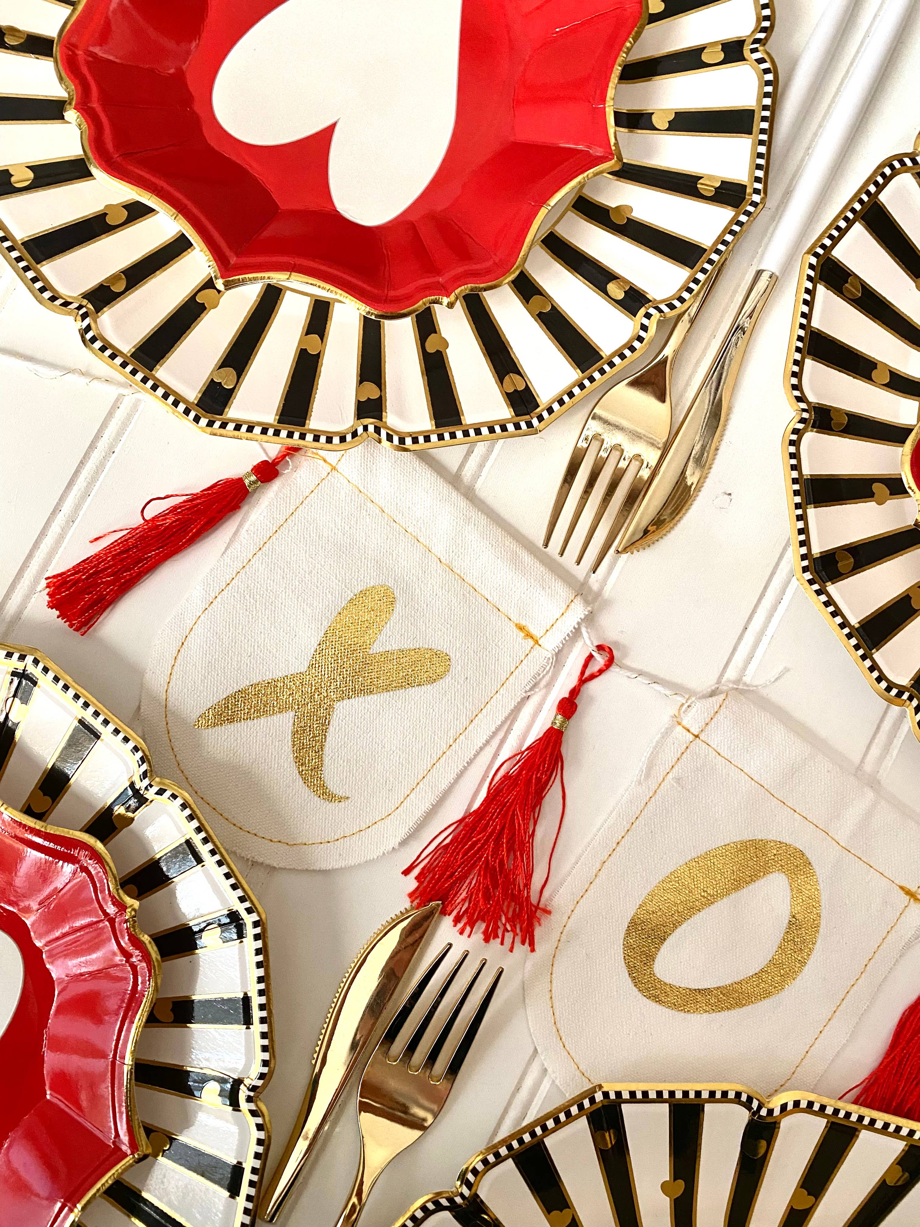 EID Creations - Wholesale Disposable Plate - 8 Love Dinner Plates6