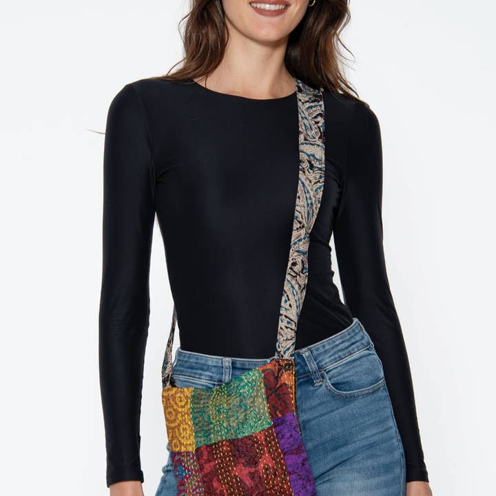 Sevya Handmade – wholesale Axelväska - Dam – Silkesväska Kantha med pom pom-detaljer2