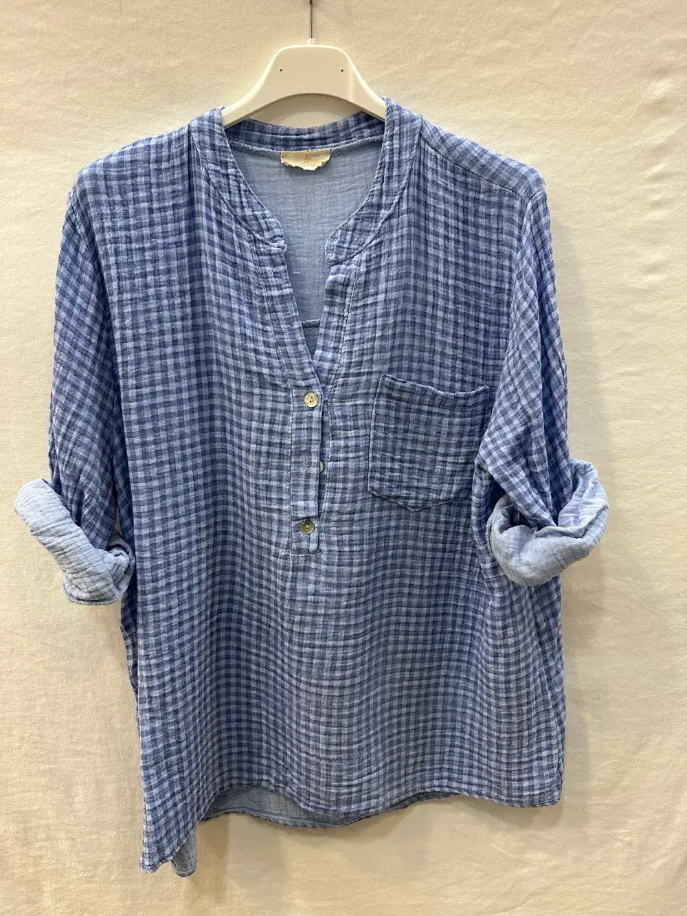 Mimi & Gogo – Großhandel Bluse – Damen – Vichy-Baumwoll-Gauze-Bluse mit tunesischem Kragen von Mimi & Gogo10