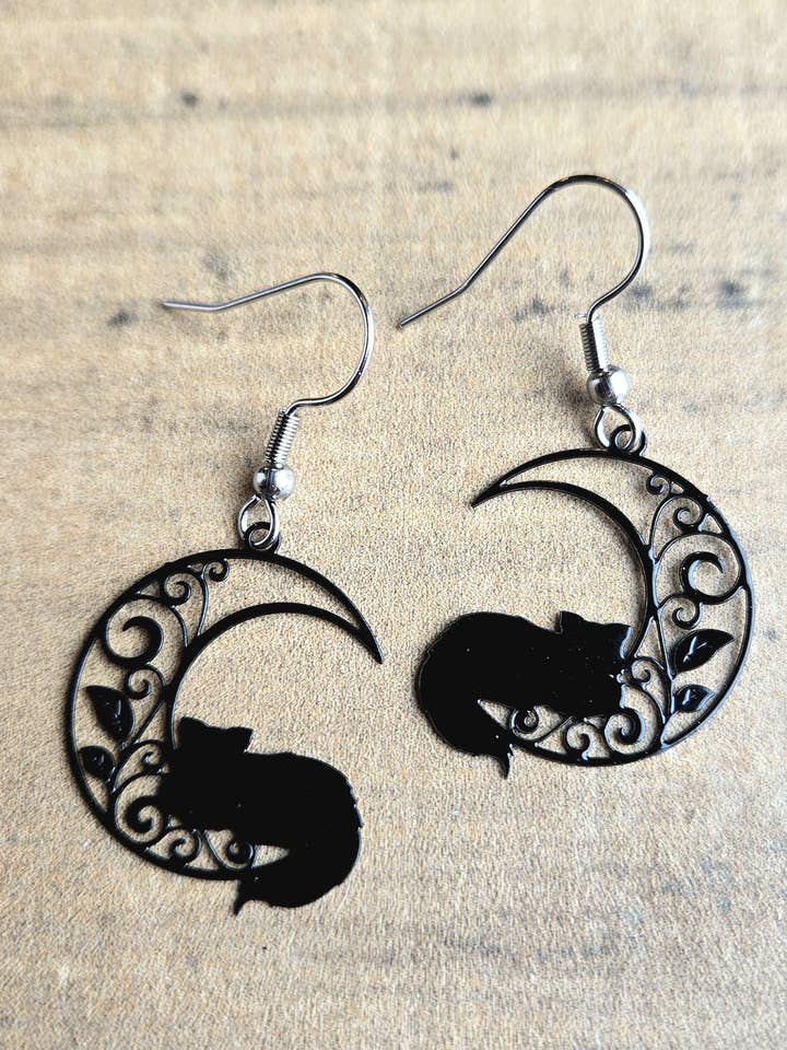 Crescent Moon Black Cat Örhängen för wholesale av Mabel's Way