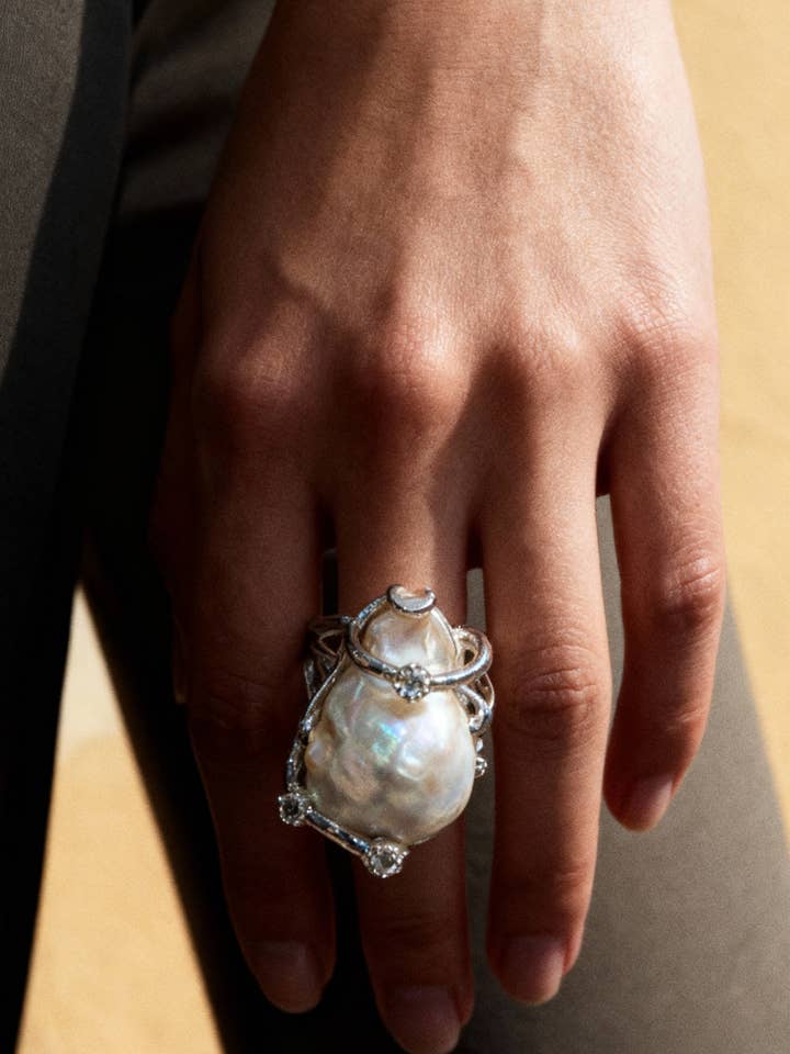 Open ring met barokparel — verzilverd voor wholesale door PHOEBE´S