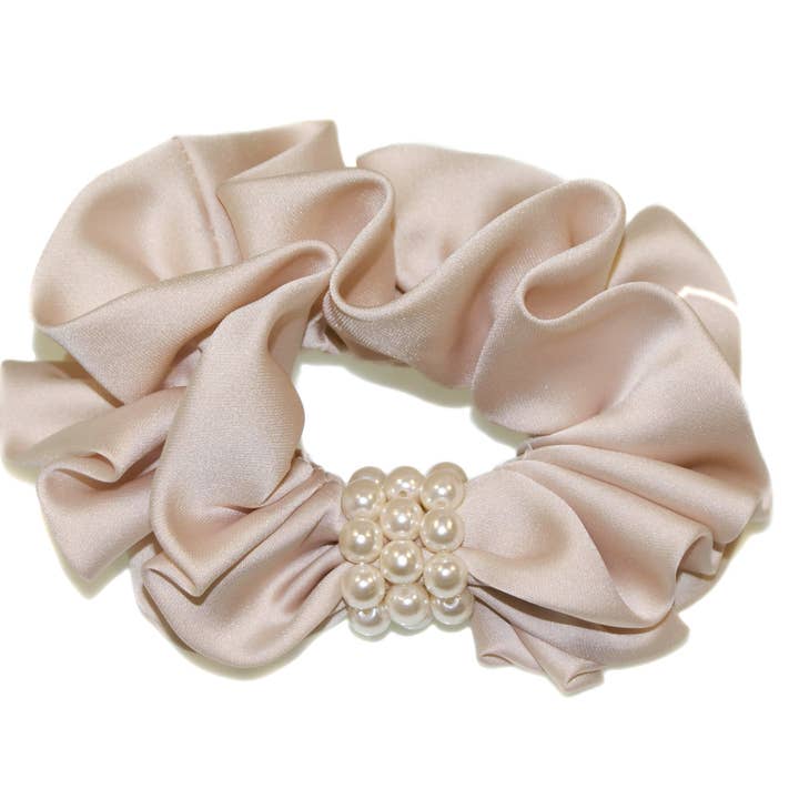 Chouchou de luxe en satin nacré - HEL283 CHAMPAGNE pour la vente par Hepburn & Co.