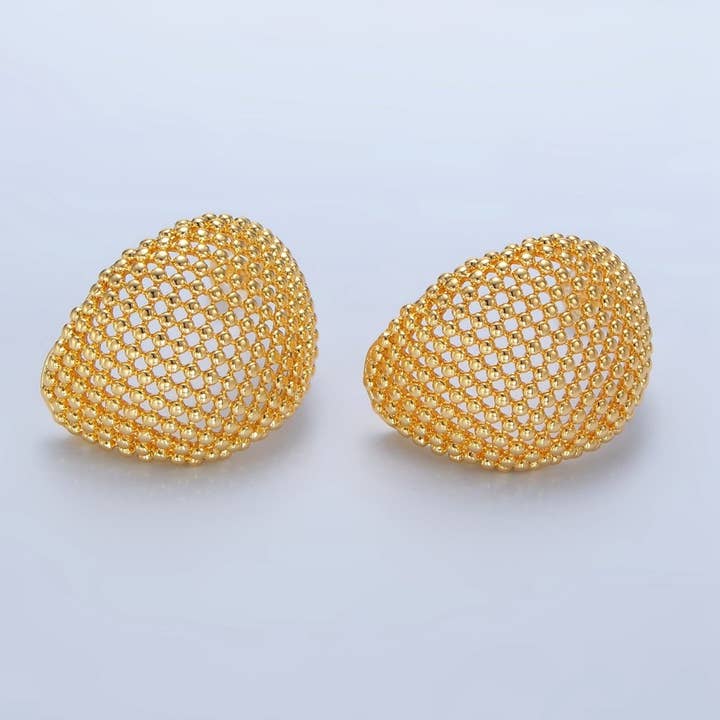 Boucles d'oreilles créoles en forme de C géométriques à dôme pointillé de 27 mm en or rempli 24K | P130 pour la vente par Aim Eternal