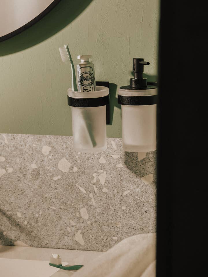 Cosmic Stick Wandzahnbürstenhalter für den Großhandel von COSMIC BRAND