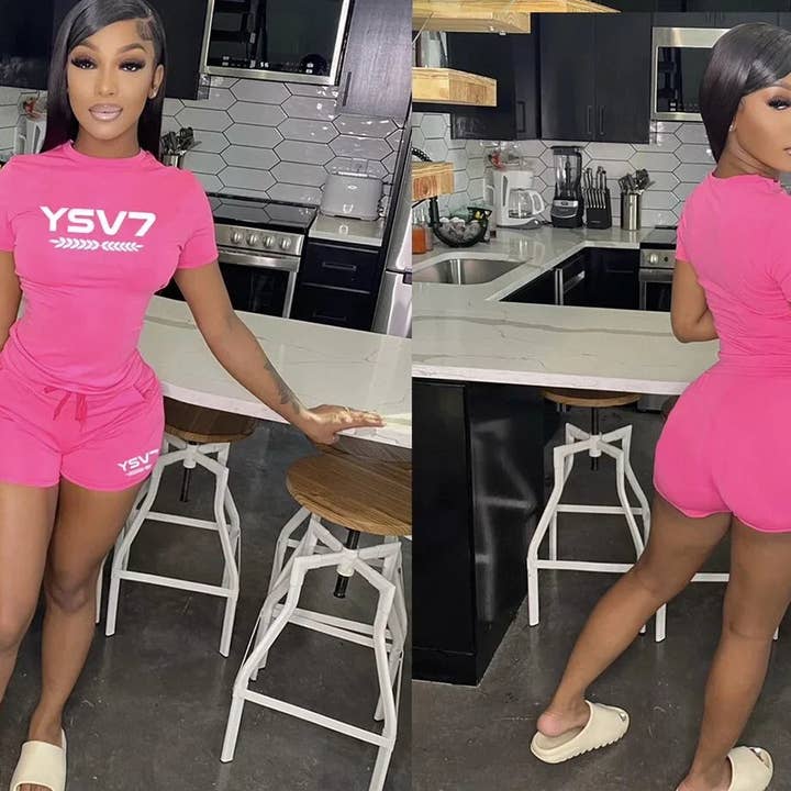 DAMERS FIGURSYDDA ROSA TVÅDELAD SHORTSATS VIT LOGO för wholesale av YSV7