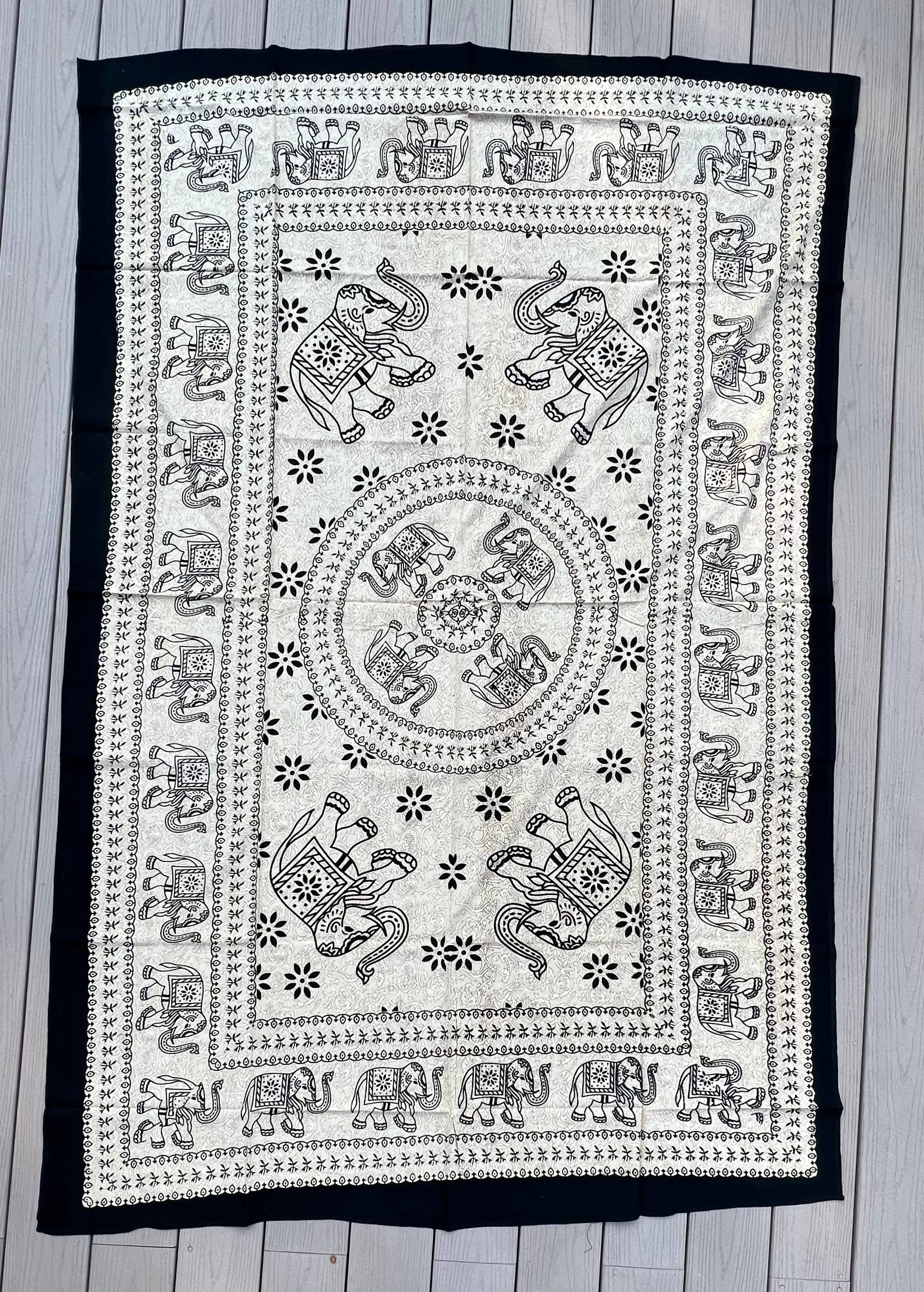 Lungta Imports - Vendita all'ingrosso Arazzi/Tessuti d'arredo - Arazzo Elephant Mandala 80 «X50" Bianco10